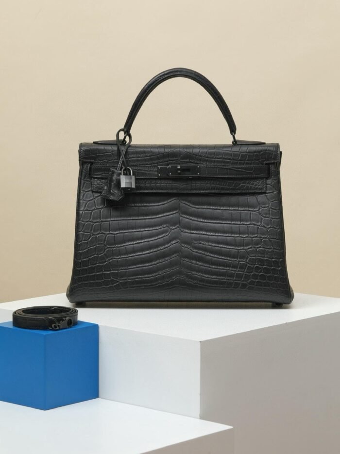 Black Nile Bag